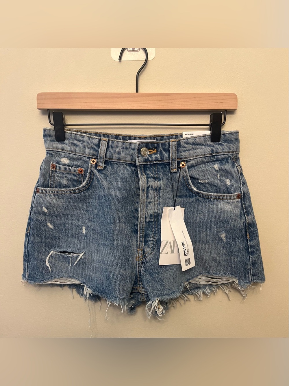 NWT Zara High-Rise Button Fly Distressed Denim Shorts Women's Size 2 Frayed Hem